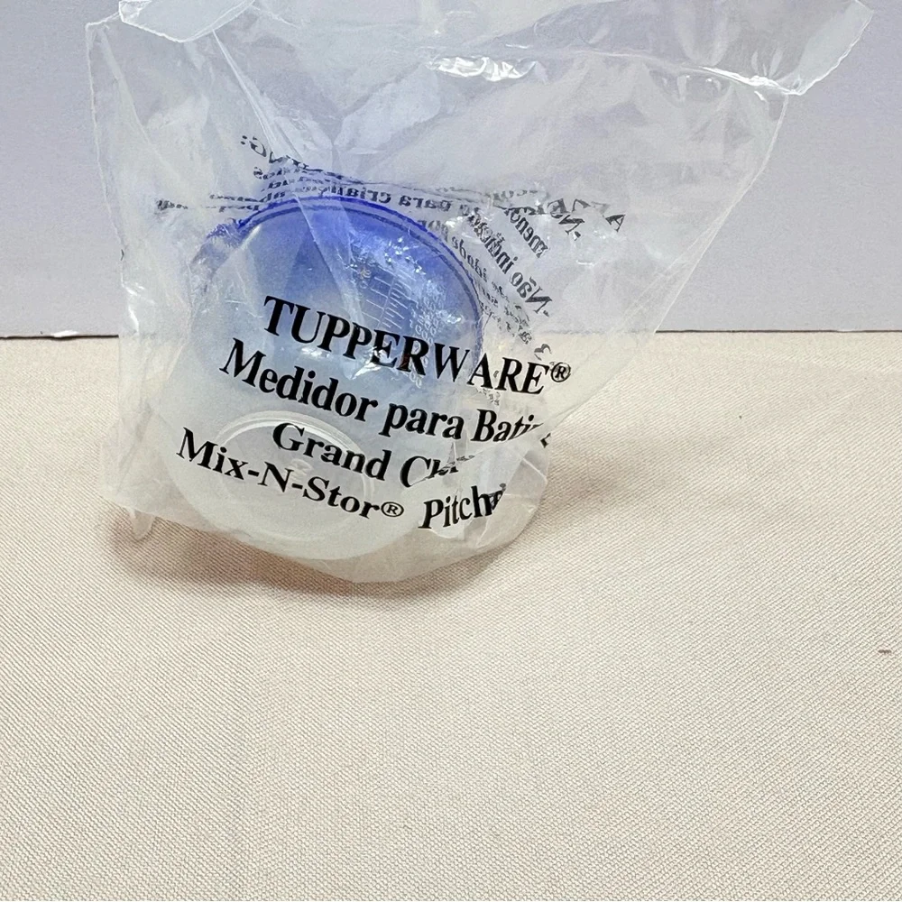 Tupperware Mix N Store Grand chef! Pitcher Blue Lid mini collectible